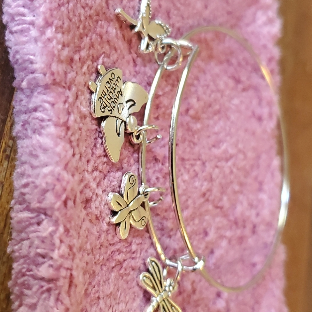 Bangle bracelet with 4 charms
